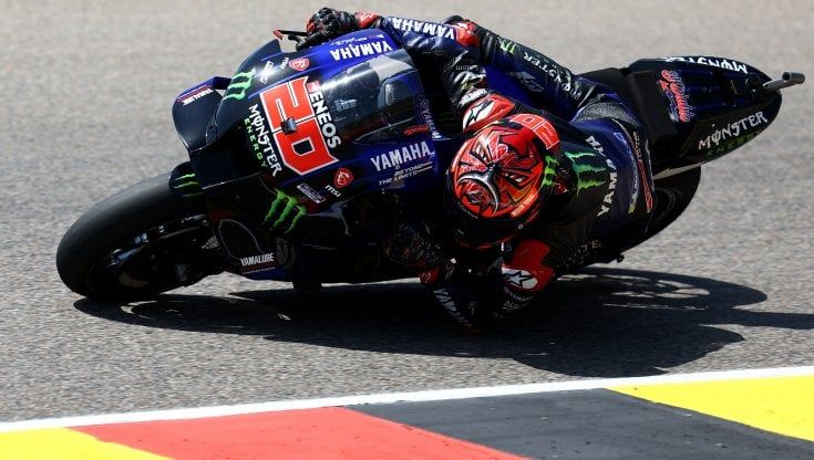 Moto Gp, Gp Germania 2022: Quartararo vince in solitaria dopo la caduta di Bagnaia