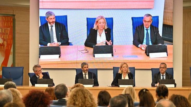Fico a Palazzo di Giustizia: “Società maschilista: più lavoro alle donne, stop violenza di genere”