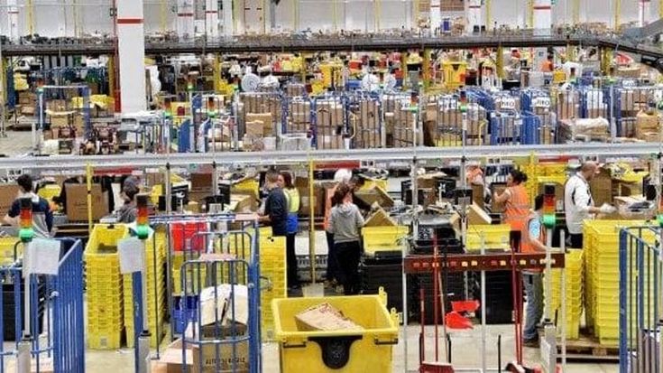 Lavoro notturno ad Amazon, sentenza a favore dei lavoratori: fino a 1 milione di arretrati