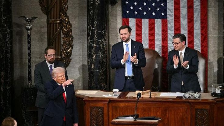Il comizio di Trump, dalla commozione per gli eroi alla lotta ai clandestini