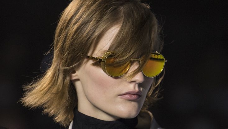 Capelli: lunghi o corti ma con il ciuffo, che fa tendenza anche in estate 