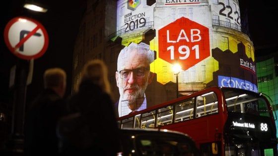 Collasso dei laburisti, è processo a Corbyn: "Non guiderò il partito in altre elezioni"
