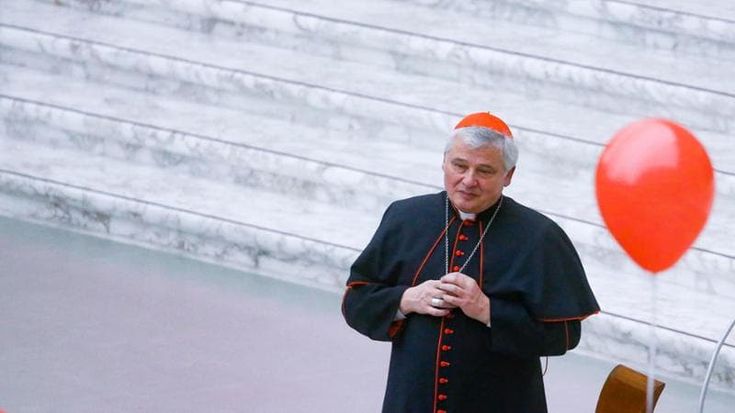 Via il cardinale dei poveri, l’elemosiniere di Francesco torna nella sua Polonia