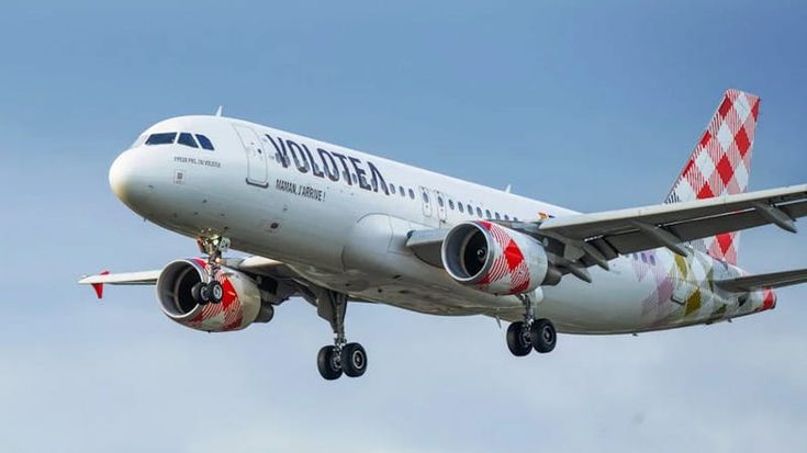 Volotea inventa i biglietti a prezzo variabile e retroattivo: “Legato alla quotazione del greggio”