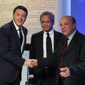 Duello Renzi-Zagrebelsky su referendum. Il costituzionalista: "Svolta oligarchica". Il premier: "Offensivo verso gli italiani"