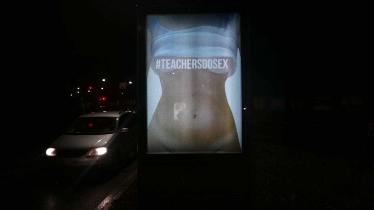 Contro la discriminazione, i selfie nudi delle maestre