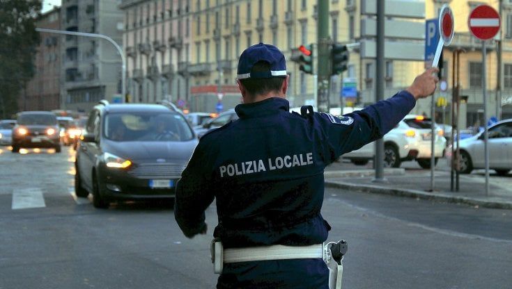 Da 12 anni guidava senza patente: maxi multa da 5mila euro a un pensionato bergamasco