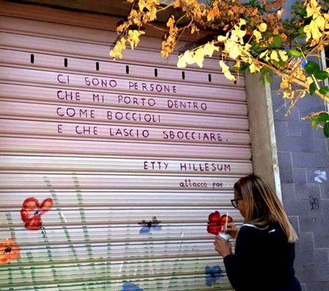 'Attacco poetico' in Salento:  i versi sono sulle saracinesche