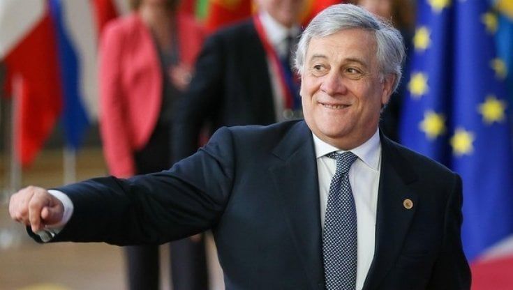 Forza Italia, Tajani: "Una famiglia senza figli non esiste". Reazioni da Pd e M5S: "Fi è questa roba qua?"