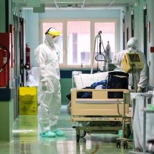 Coronavirus, tamponi su personale San Martino: solo 17 positivi su 317