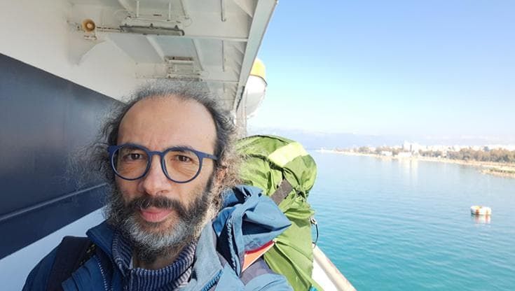 Ricercatore licenziato perché non voleva volare: la storia di Gianluca Grimalda in un libro
