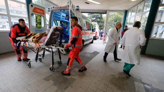 Coronavirus a Napoli, “Dopo mamma è morto papà ma niente tampone ai familiari” 