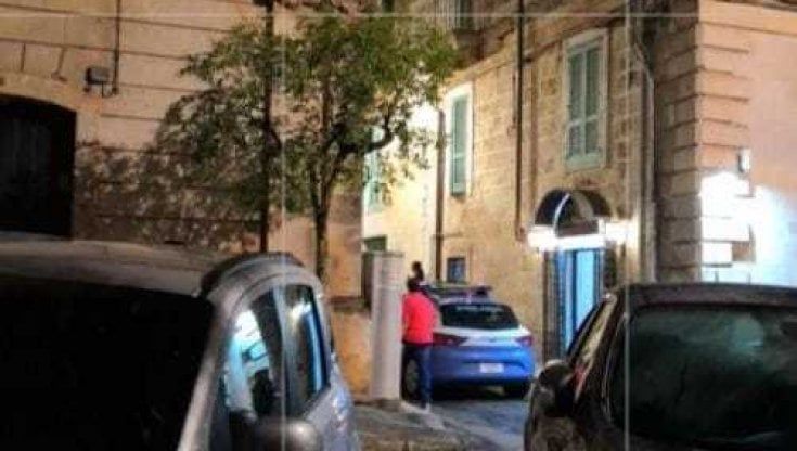 Ostuni, un colpo di fucile contro il portone dell'ex sindaco: è il quarto attentato ai suoi danni