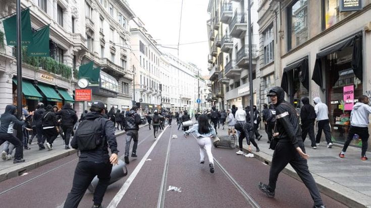 Scontri Duomo, l’identificato più giovane ha 11 anni: dalla scuola media ai video della guerriglia