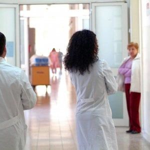 Scuole di specializzazione per i medici, 135 bocciate su 1.433