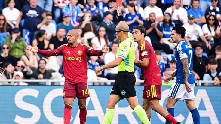 Malen espulso, la Roma resiste al Como: 0-0, è il primo del campionato