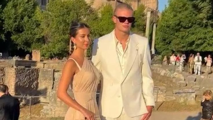 Haaland, Wintour e Bale, sfilata di vip al Foro Romano per Dolce & Gabbana