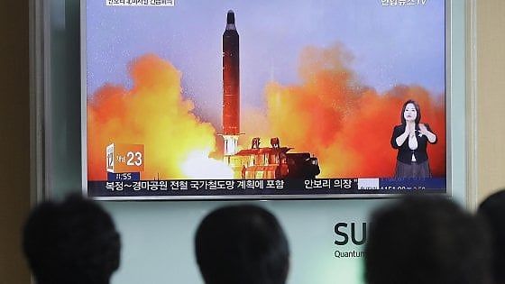 Corea del Nord: lanciati quattro missili, tre finiscono nel mar del Giappone