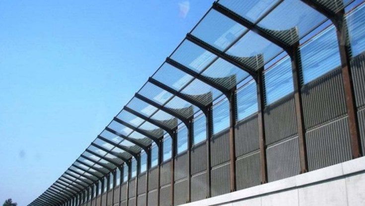 Barriere fonoassorbenti, assediati dal rumore dell'autostrada. I comitati: "Risarciteci"