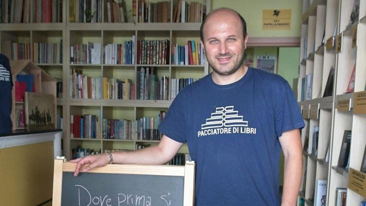 Festa per Marotta & Cafiero a Scampia. Quindici anni di spacciatori di libri