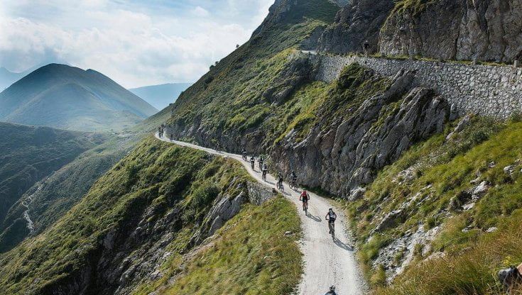 Le strade storiche di montagna fanno volare il turismo in Piemonte