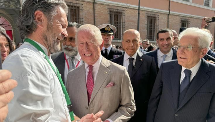 Tra Sangiovese e tortellini, Carlo e Camilla scoprono l’Emilia-Romagna. Bottura: “Erano entusiasti”