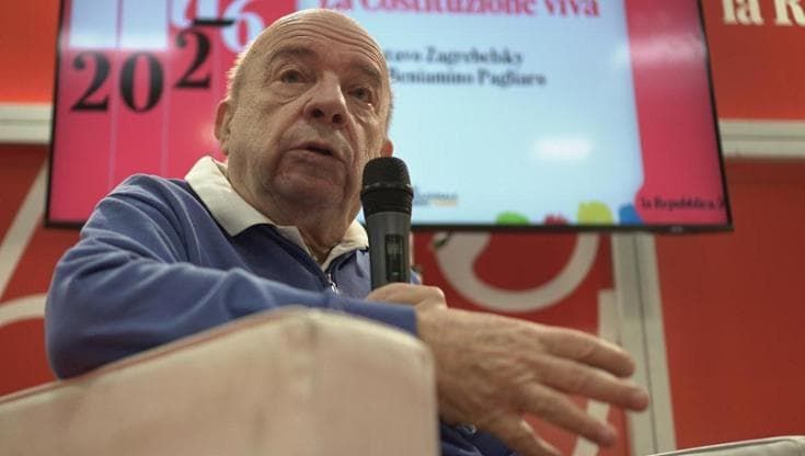 Salone del libro, Zagrebelsky: "Perché l'antifascismo della Costituzione è attuale contro la guerra"