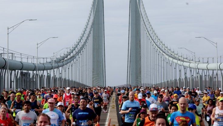 Maratona di New York, vincono Lokedi e Chebet. Cinquant'anni fa la rivoluzione rosa partita da Central Park