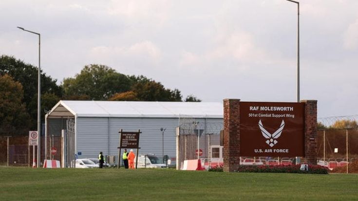 Regno Unito, arrestati due cittadini lettoni: oltrepassate recinzioni della base Raf di Molesworth