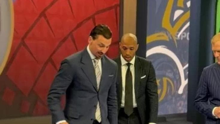 Le magie di Henry e Ibrahimovic nello studio tv: il palleggio è uno spettacolo