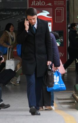Verso l'incontro con Berlusconi: Renzi prende il treno