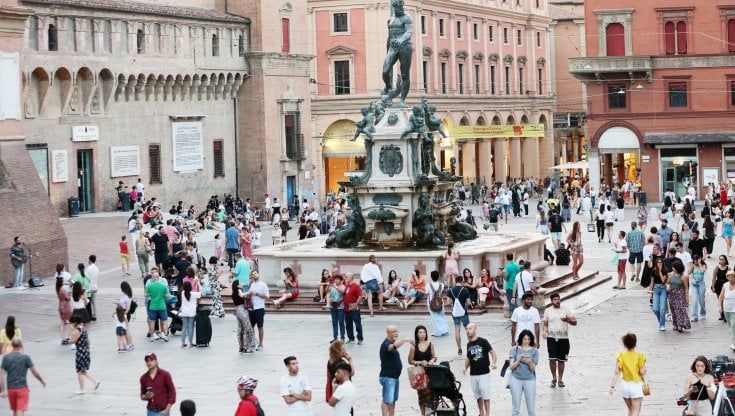 Cala la partecipazione alla politica, cresce quella alle funzioni religiose: "Si va a messa come in Veneto". Ecco come cambia l'Emilia Romagna