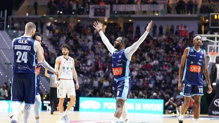 Basket, Coppa Italia: Napoli rimonta Reggio e vince al supplementare. E’ in finale con Milano
