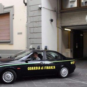 Evasione sulle accise sui carburanti, indagati 16 dipendenti Eni