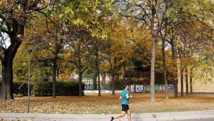 Previsioni meteo, caldo anomalo e siccità: novembre record con punte anche di 27 gradi