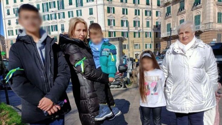 Helena a Genova con i tre figli: “Mio marito prete sta combattendo”