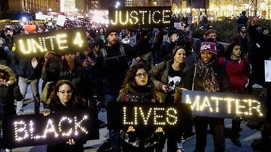 Usa, proteste contro la polizia a Los Angeles per l'uccisione di un ragazzo afroamericano  
