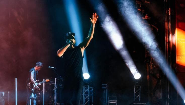 Raf, tre tappe in Sicilia: “Basta con le piattaforme digitali, io sono un tipo da vinile”