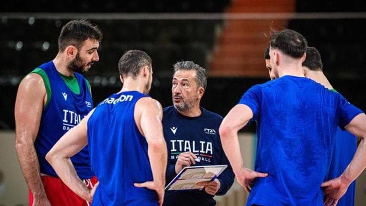Italbasket senza il ct Banchi nella finestra di qualificazione al Mondiale: “Motivi familiari”