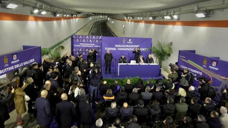 Pozzuoli, inaugurati i tunnel di raccordo Tangenziale-porto. De Luca: “E ora non mettete troppi dissuasori, un problema per chi viaggia e ha un certa età...”