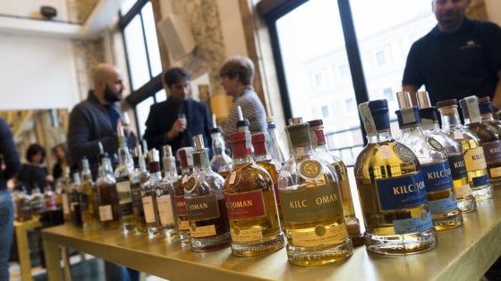 Il Whisky è un distillato nobile: ecco le 10 regole per degustarlo al meglio