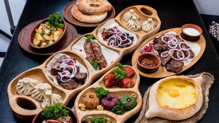 Khinkali, forni sotterranei e vini naturali: 15 indirizzi per assaggiare il meglio di Tiblisi