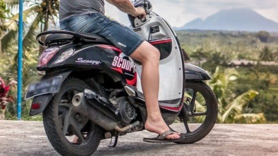 Cade da una moto e ha un'erezione lunga 9 giorni