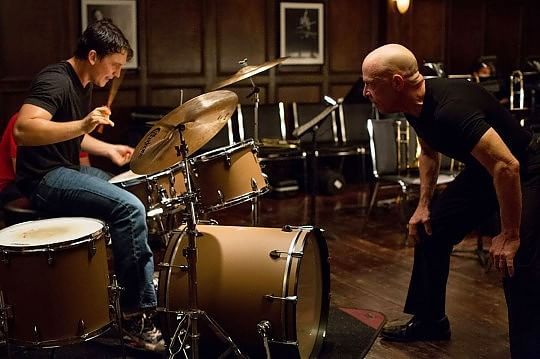"Whiplash", la recensione: maestro contro allievo, un duello sanguinoso fra i tamburi del jazz