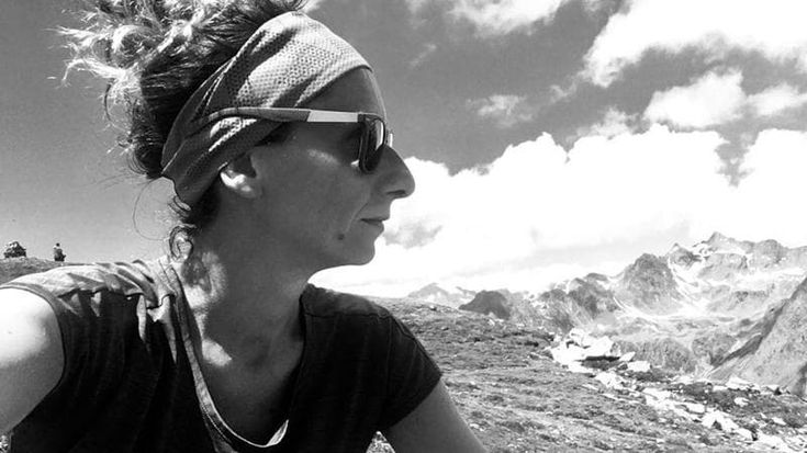 “Sulle Dolomiti ho scoperto il mio posto nel mondo. Cammino e disegno emozioni”. La nuova vita dell’illustratrice Giulia Neri