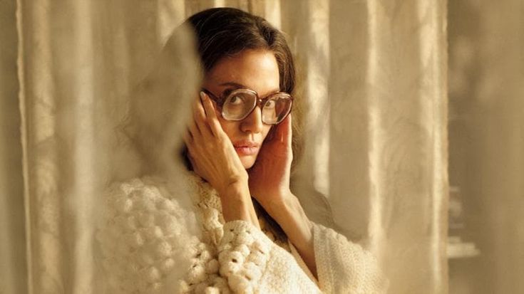 Angelina Jolie alla Scala per girare le riprese del film sulla vita di Maria Callas. Ma la star di Hollywood è già ripartita