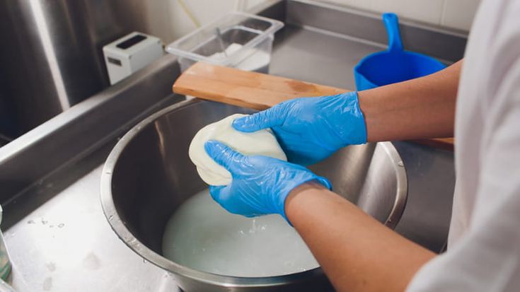 Un Centro Polifunzionale per la produzione di mozzarella di bufala campana: così rinasce un bene confiscato