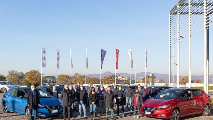 Come si guida un’auto elettrica? Lo spiega la scuola guida