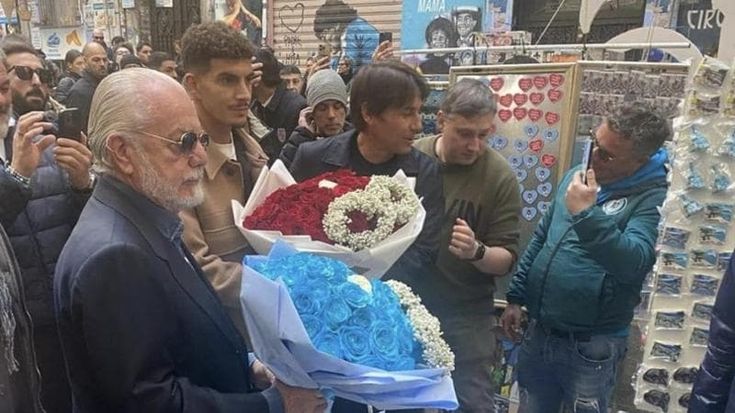 De Laurentiis, Conte e Di Lorenzo al murale di Maradona per l’anniversario della morte del Pibe
