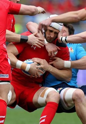 Rugby, le mani su Luke Charteris: lo scatto è meraviglioso